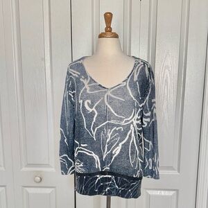 Chico’s Size 2 (Large 12/14) Blue Abstract Print 3/4 Sleeve Top